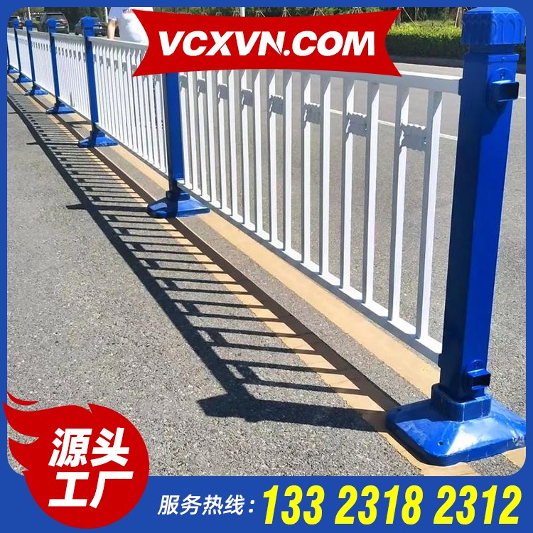 道路护栏隔离栏市政围栏 路面交通安全护栏 城市道路中央护栏 锌钢交通护栏生产商